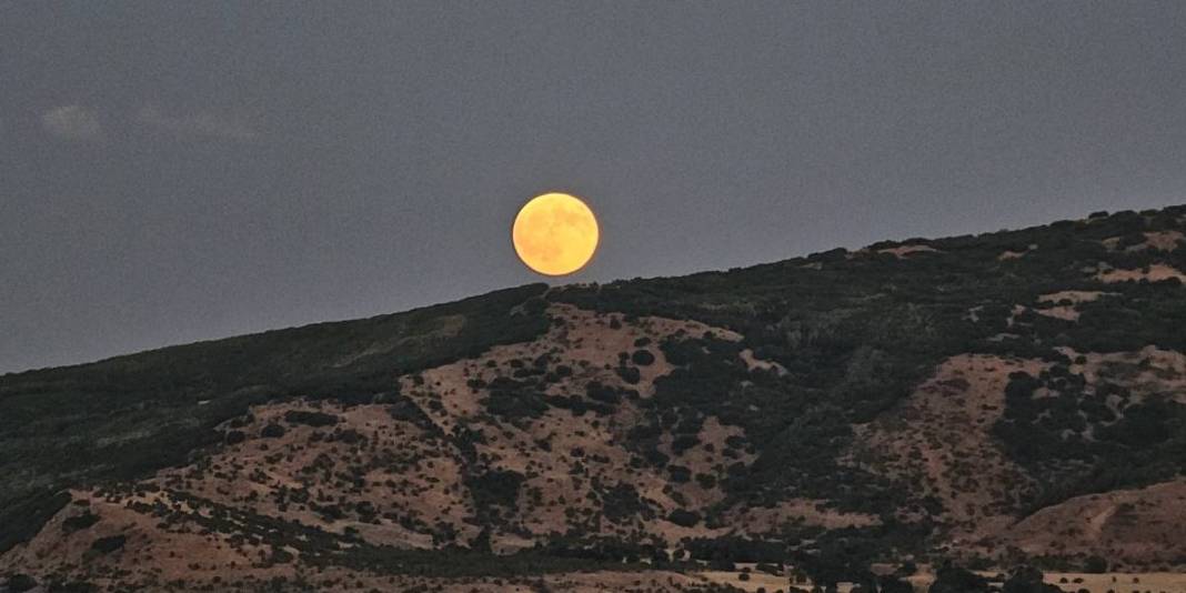 Ay dünyanın gölgesine girdi, Türkiye semalarında tablo ortaya çıktı! Kanlı ay tutulması görsel şölen sundu: İşte görüntüler 4